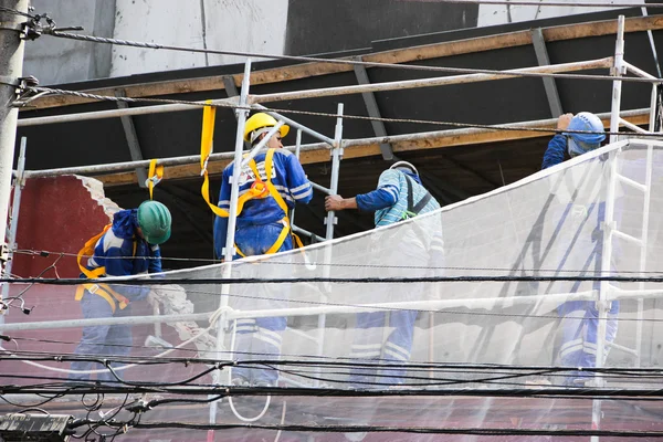 kabinlerine işçilerin çalışma