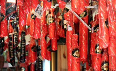 Mallorca Sobrassada: Çiğ kurutulmuş sosis asılı