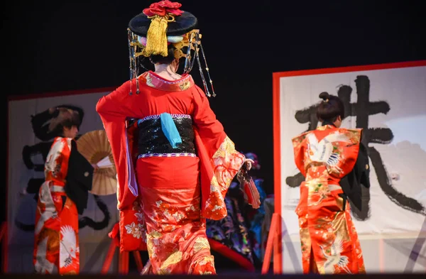 Actores Teatro Japoneses Realizan Danza Tradicional Oriental — Foto de Stock