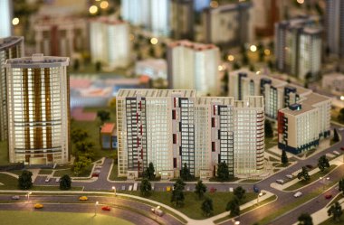 Yolları olan şehir binasının ölçeklendirme modeli.
