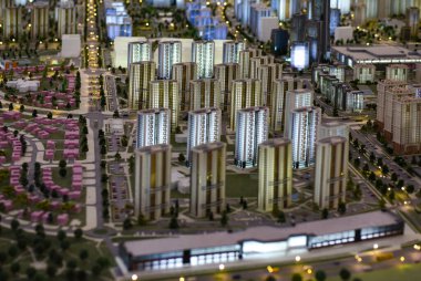 Yolları olan şehir binasının ölçeklendirme modeli.