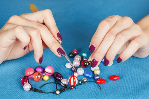 Trabajo a mano. fabricación de joyas — Foto de Stock