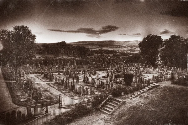 Old Aged pic of Eerie, Spooky Graveyard — Stock Photo, Image