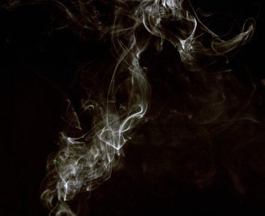 dumanı siyah arkaplanda