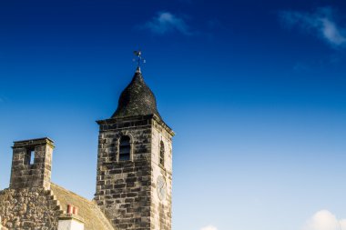 Kilisenin çan kulesi