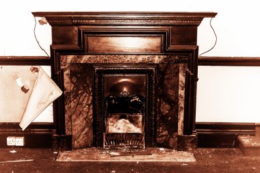 terk edilmiş şömine