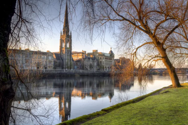 HDR kerk reflectie — Stockfoto