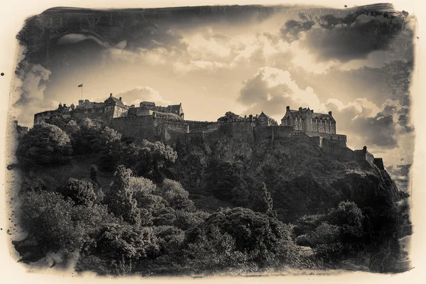 Castello di Edimburgo cielo nuvoloso — Foto Stock