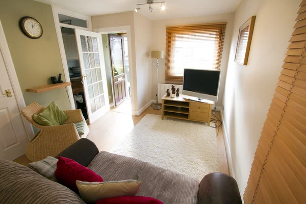 Open door in sitting room — Stock Photo, Image