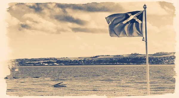 Skottlands flagga blåser i vinden — Stockfoto