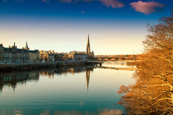 Utsikt över floden tay i perth Skottland — Stockfoto