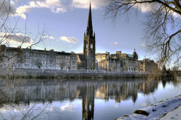 Schnee auf dem Fluss tay in perth scotland — Stockfoto