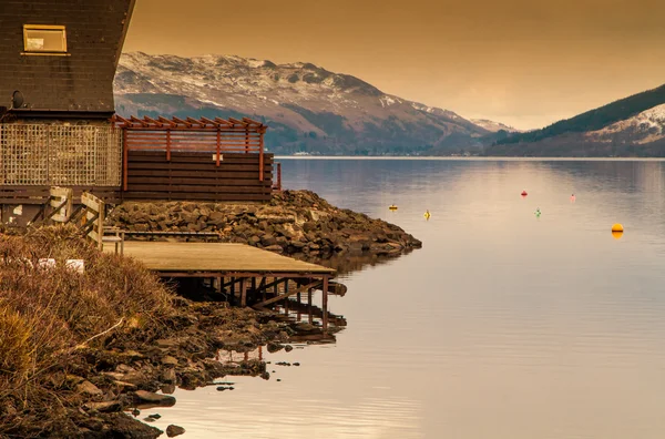 Haus am See in Lochernhead in Schottland — Stockfoto