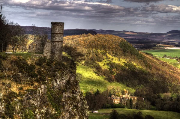 Kinnoull hill vár Perth Skóciában — Stock Fotó