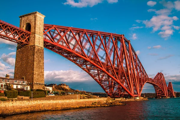 A ponte ferroviária Forth vista longa — Fotografia de Stock