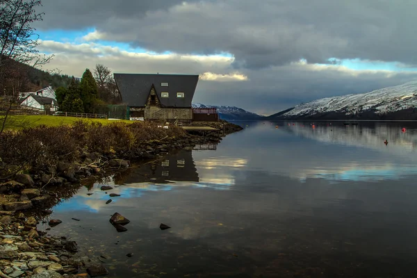 Hermoso atardecer en Scottish Loch —  Fotos de Stock