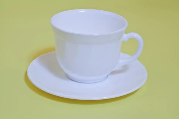 Weiße Tasse mit Untertasse — Stockfoto