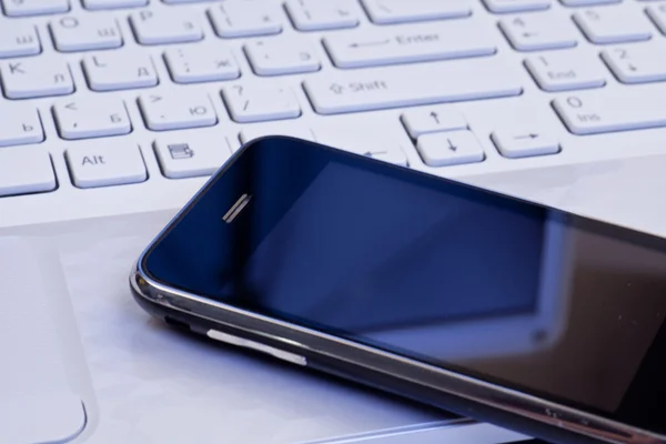 cep telefonu ve laptop