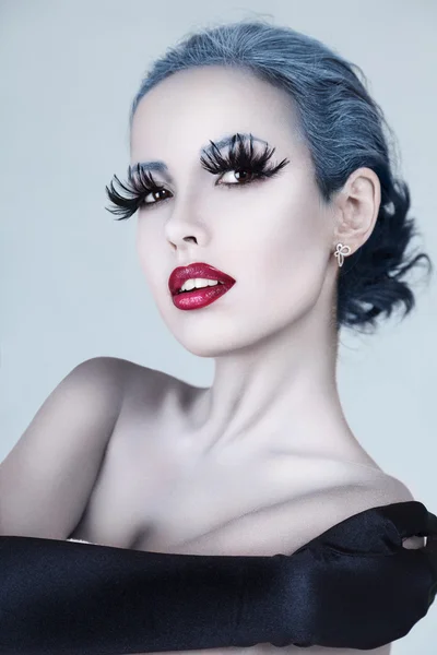 Mode belle femme avec art créatif maquillage — Photo