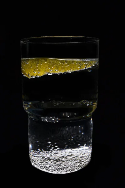 Bicchiere Acqua Con Bolle Limone — Foto Stock