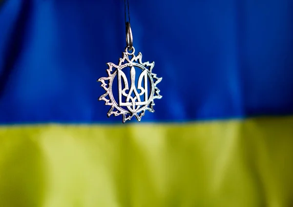 Український Національний Герб Тризуб Жовто Синьому Розмахуючи Прапором — стокове фото