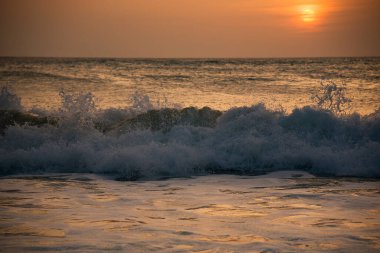 Okyanustaki dalgalar