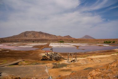 Dağlarda tuz gölü volkan