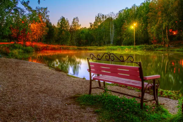 La imagen hdr del parque de otoño por la noche en Koltsovo (Rusia ) — Foto de Stock