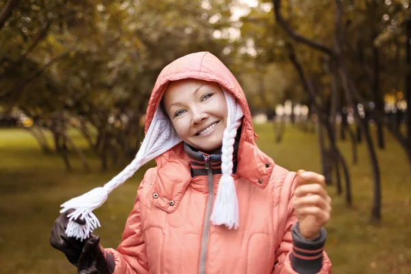 Autumn portrait of yound woman — Stock Photo, Image