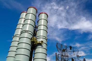 Rus füze savunma sistemi s-300 ile mobil radar istasyonu