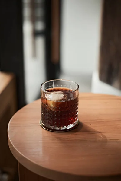 Schwarzer Tropfkaffee Glasschale — Stockfoto