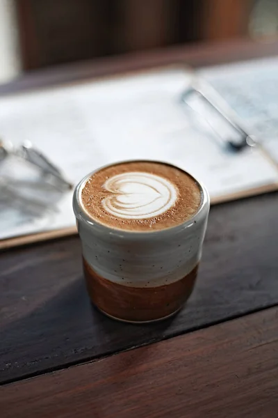 Selective Focus Cup Hot Latte Art Coffee Focus White Foa — Stock Photo, Image