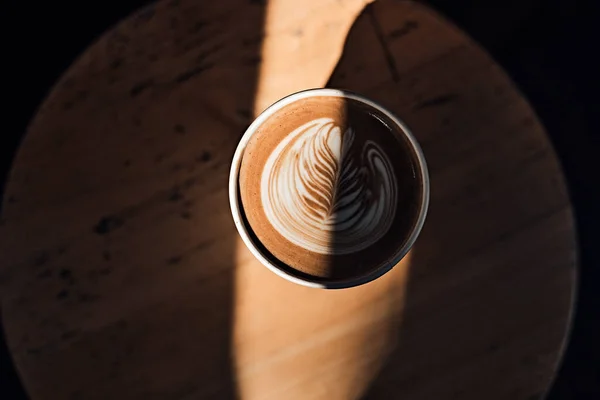 Selektivní Ostření Šálek Horké Kávy Latte Art Zaměření Bílé Foa — Stock fotografie
