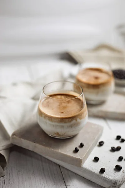 Café Sucio Leche Fría Rematada Con Espresso Caliente — Foto de Stock