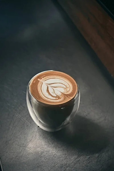 Szelektív Fókusz Csésze Forró Latte Art Kávé Fókusz Fehér Foa — Stock Fotó