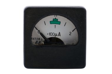 vintage eski ampermeter ölçek üzerinde beyaz izole
