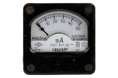 vintage eski ampermeter ölçek üzerinde beyaz izole