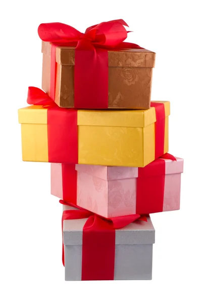 Set aus braunen, rosa, gelben, silbernen Geschenkboxen auf weißem Rücken — Stockfoto