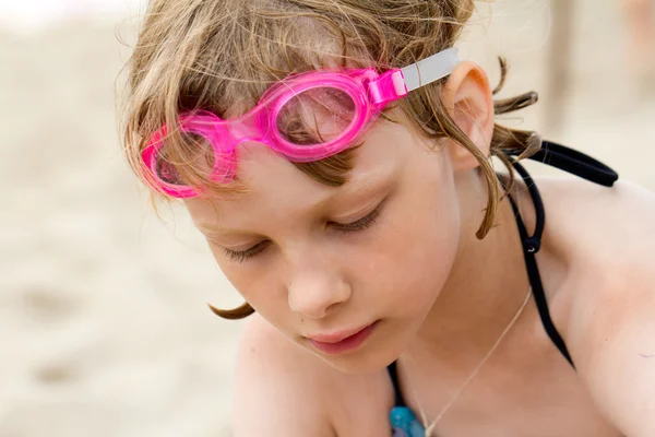 Sad girl in swimming goggles at the beach — Stock Photo, Image