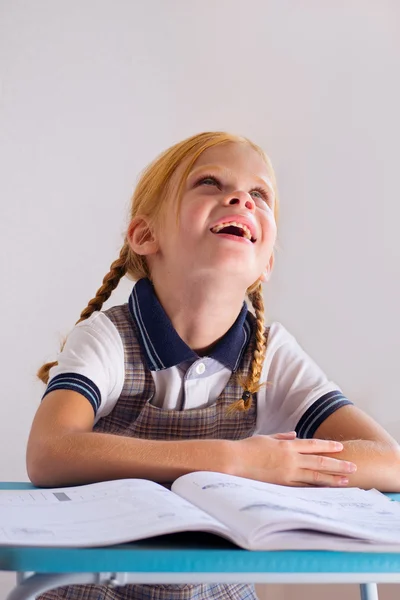 Meisje met boek — Stockfoto