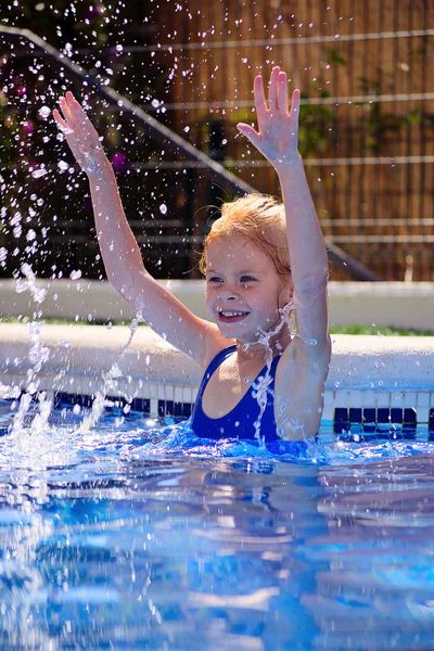 Girl in pool — Stock Photo, Image