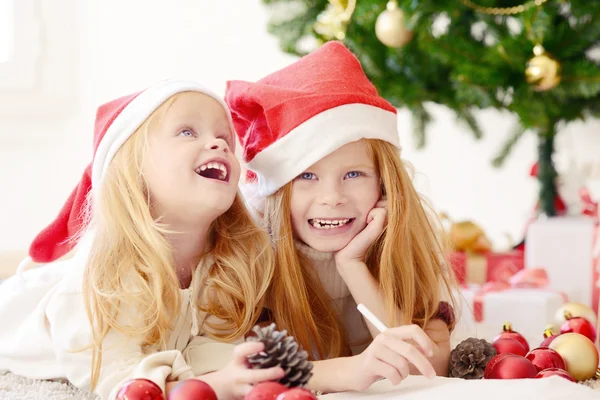 Portrait of girls in red hats — Stock Photo, Image