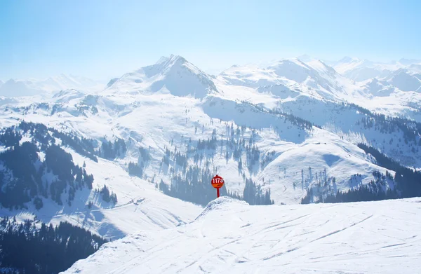 Declive de esqui nos Alpes — Fotografia de Stock