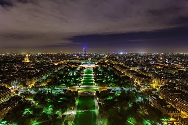 Nacht uitzicht vanaf de toren van eiffel — Stockfoto