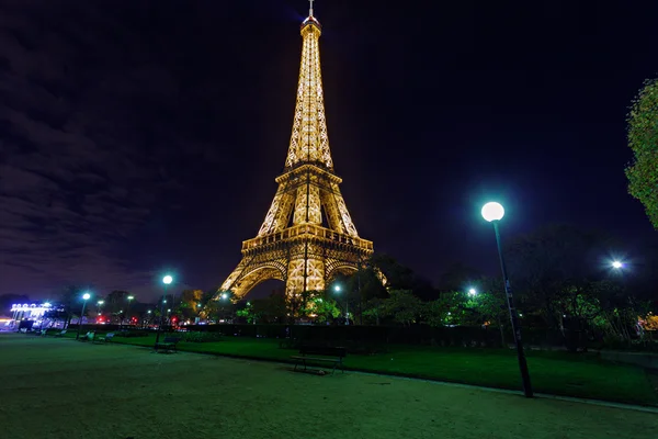 Torre Eiffel illuminata a mezzanotte Immagini Stock Royalty Free