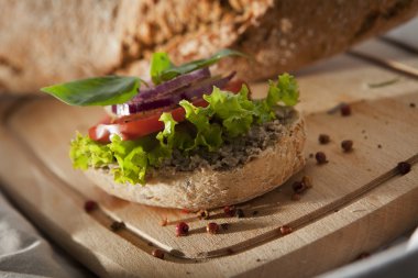 ezme sandviçi kesim masası.