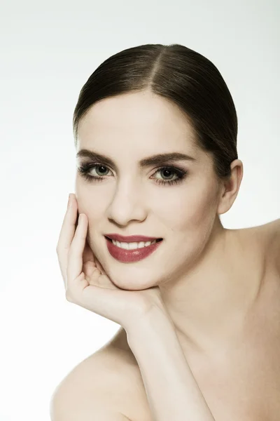 Close-up beauty portrait of a young woman looking at camera. — Stock Photo, Image