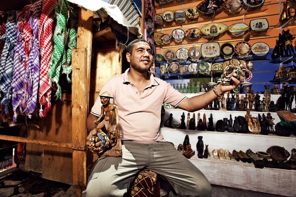 Vendedores de lembranças no mercado egípcio de lembranças — Fotografia de Stock