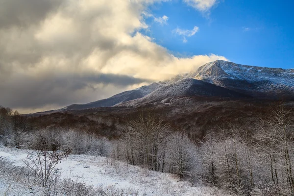 Havas téli hegyek — Stock Fotó