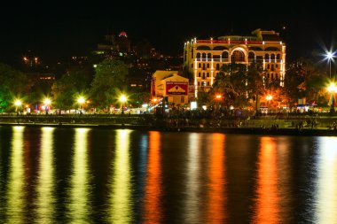 Deniz koy ve deniz araçları ile Kırım, Ukrayna, kar maskesi şehir